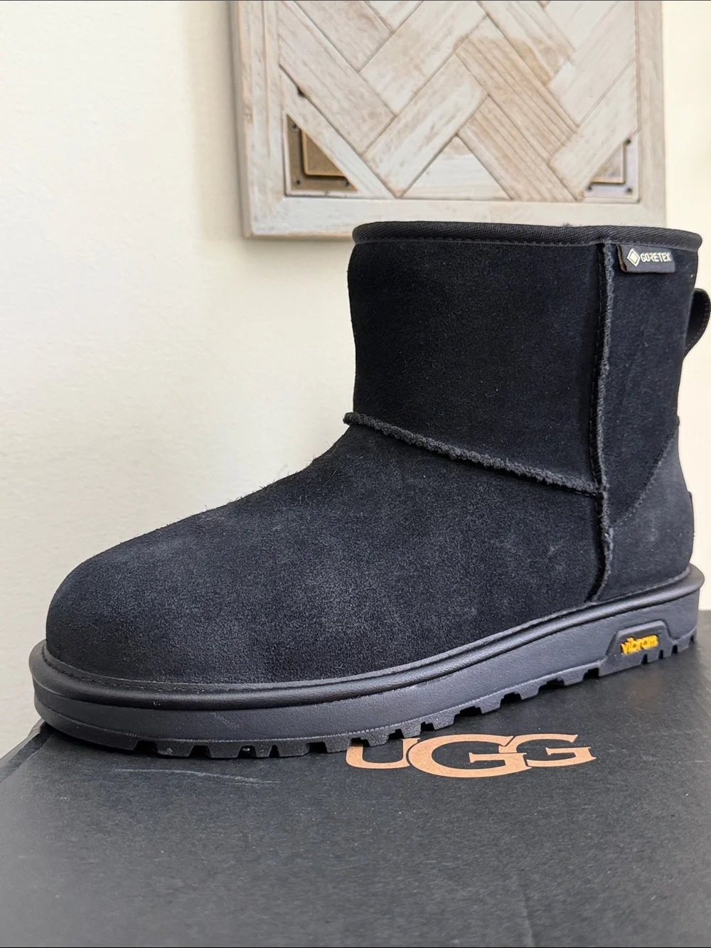 NIB UGG Classic Mini GTX Black Boot Size 7